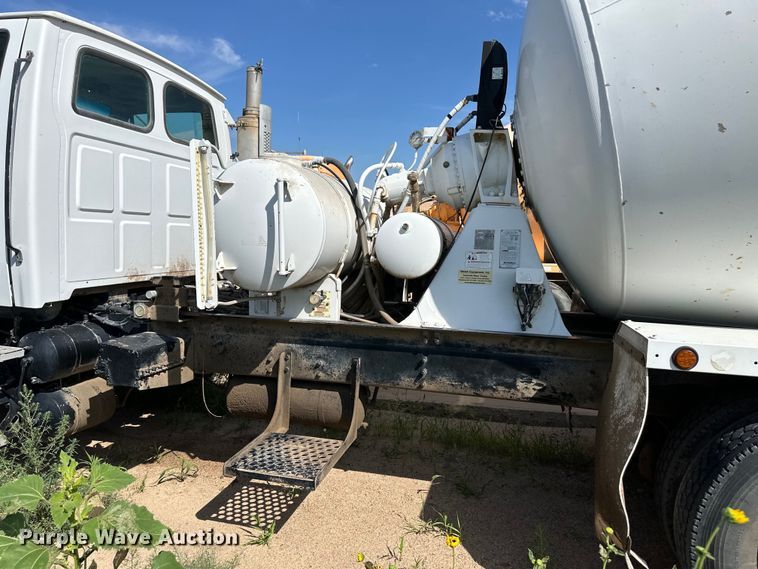 image for item OM9533 2001 Sterling ready mix truck