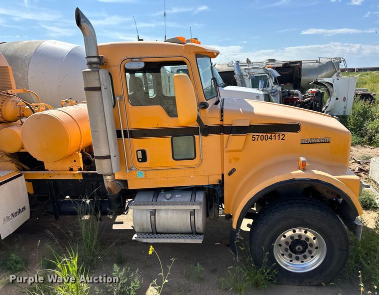 image for item OM9534 2004 Kenworth T800 ready mix truck
