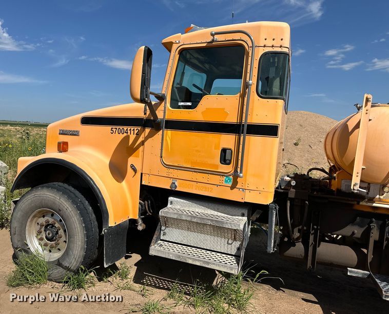 image for item OM9534 2004 Kenworth T800 ready mix truck