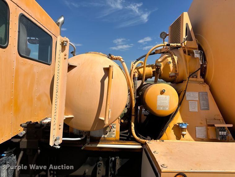 image for item OM9534 2004 Kenworth T800 ready mix truck