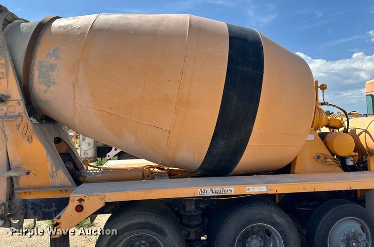 image for item OM9534 2004 Kenworth T800 ready mix truck