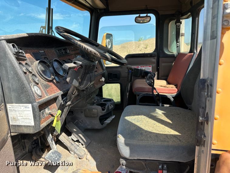 image for item OM9534 2004 Kenworth T800 ready mix truck