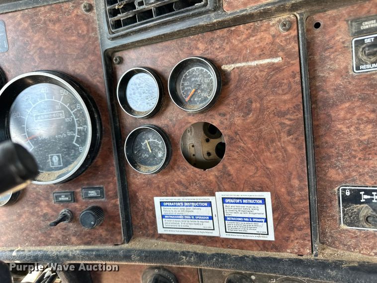 image for item OM9534 2004 Kenworth T800 ready mix truck