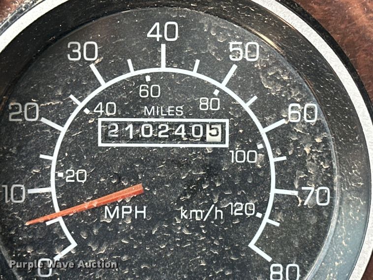 image for item OM9534 2004 Kenworth T800 ready mix truck