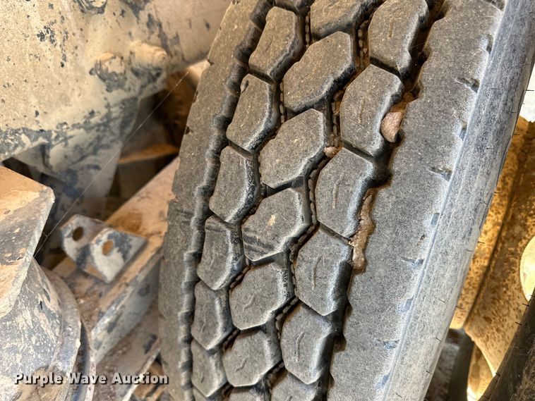 image for item OM9534 2004 Kenworth T800 ready mix truck