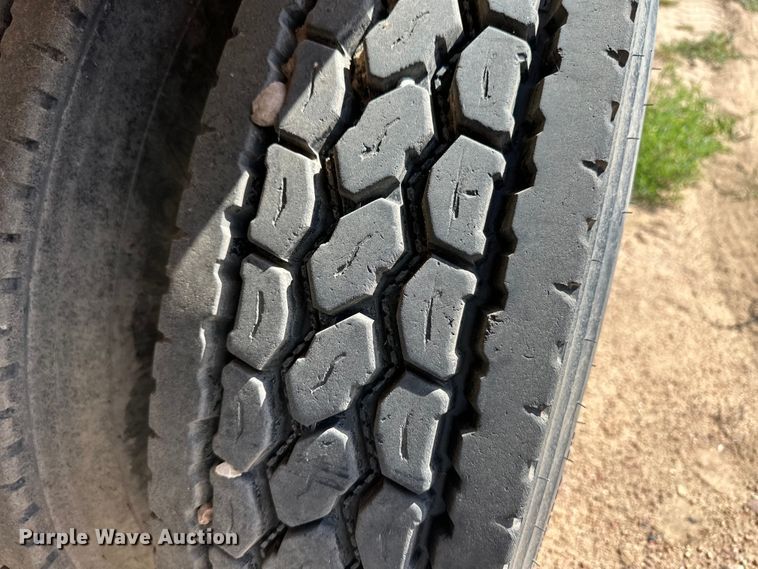 image for item OM9534 2004 Kenworth T800 ready mix truck