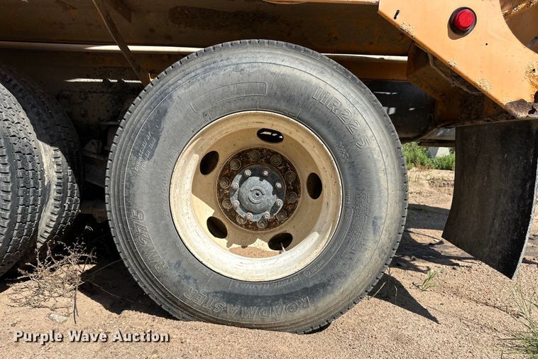 image for item OM9534 2004 Kenworth T800 ready mix truck