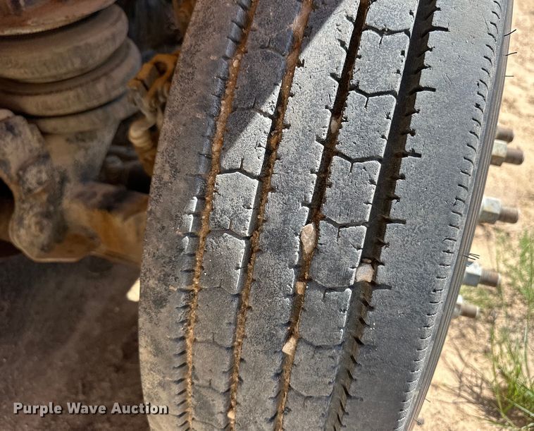 image for item OM9534 2004 Kenworth T800 ready mix truck