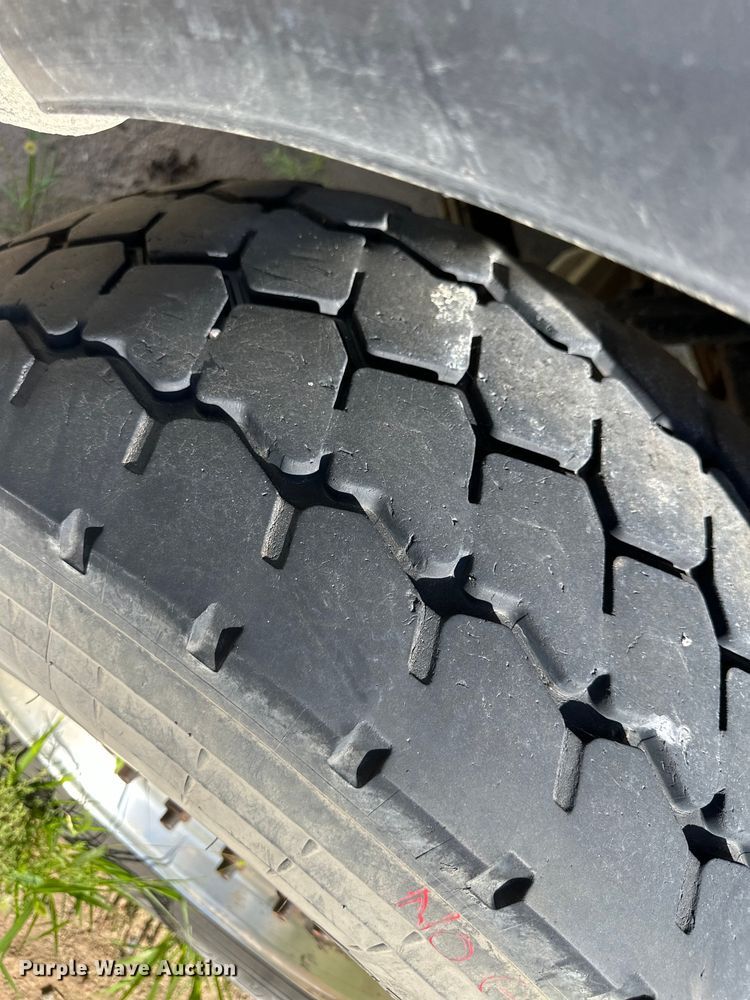 image for item OM9534 2004 Kenworth T800 ready mix truck