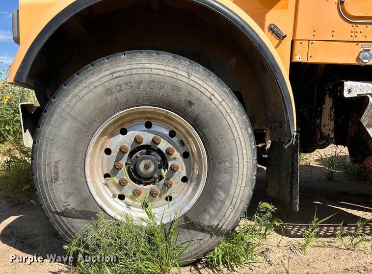 image for item OM9534 2004 Kenworth T800 ready mix truck