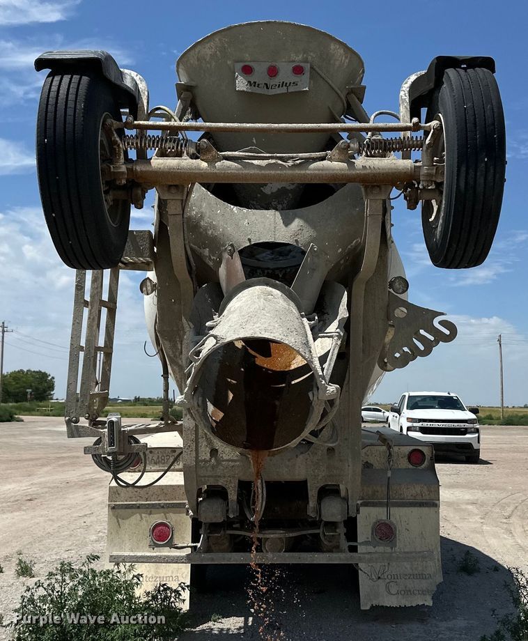 image for item OM9538 2006 Kenworth ready mix truck