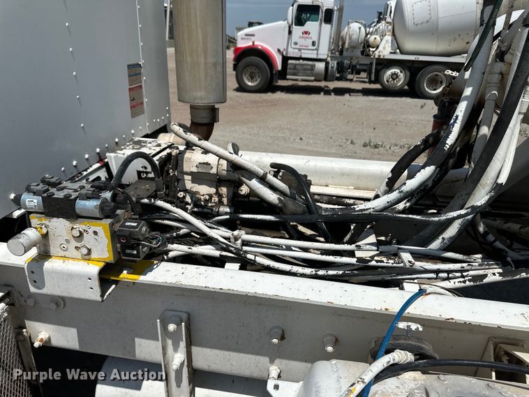 image for item OM9538 2006 Kenworth ready mix truck