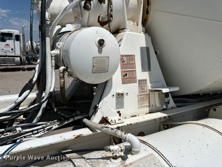 image for item OM9538 2006 Kenworth ready mix truck