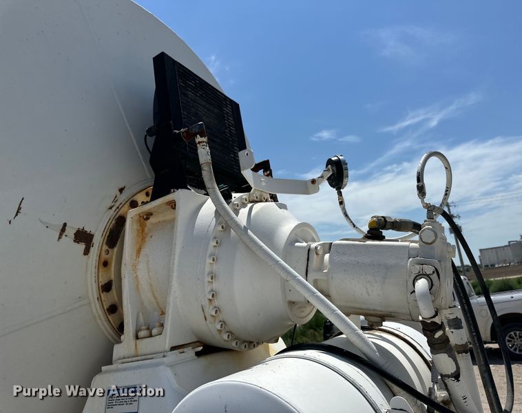 image for item OM9538 2006 Kenworth ready mix truck