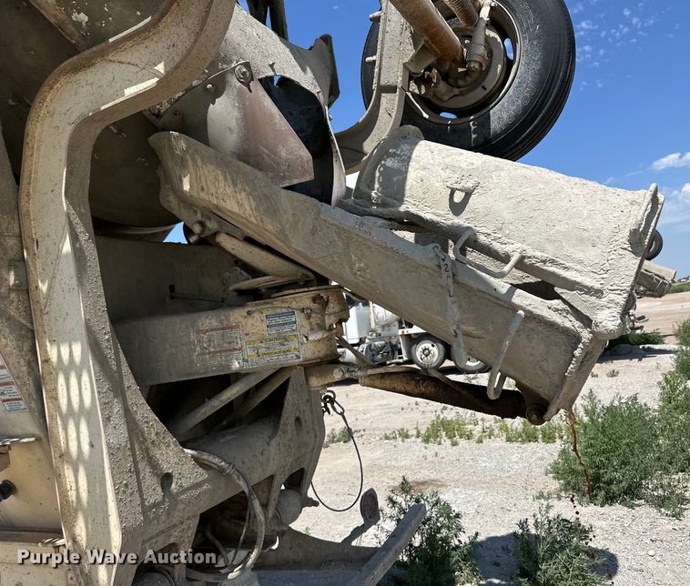 image for item OM9538 2006 Kenworth ready mix truck