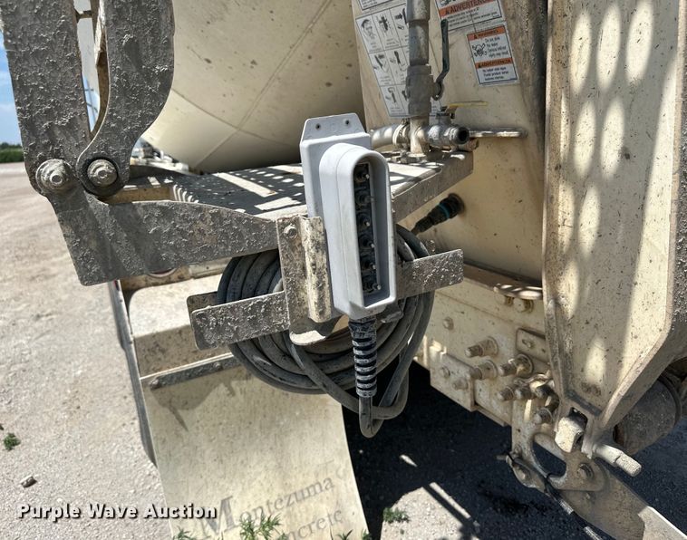 image for item OM9538 2006 Kenworth ready mix truck