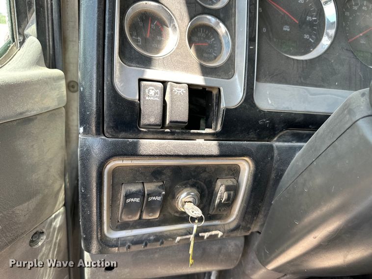 image for item OM9538 2006 Kenworth ready mix truck