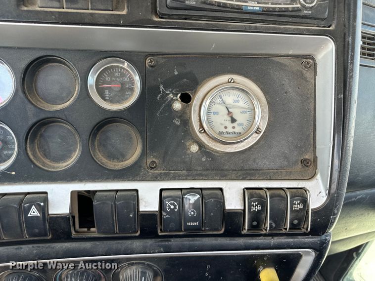 image for item OM9538 2006 Kenworth ready mix truck