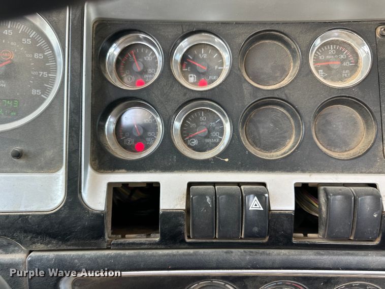 image for item OM9538 2006 Kenworth ready mix truck