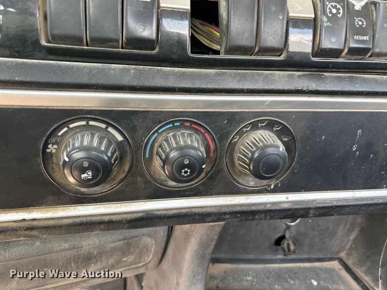 image for item OM9538 2006 Kenworth ready mix truck