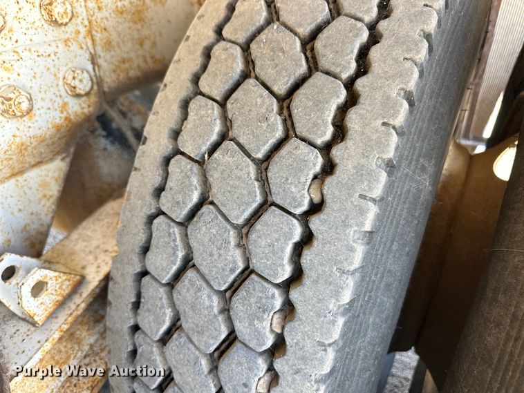 image for item OM9538 2006 Kenworth ready mix truck