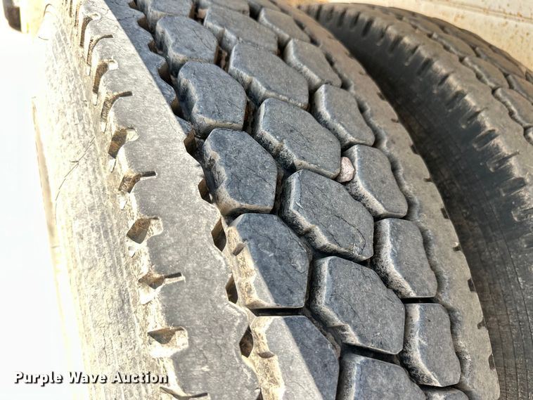 image for item OM9538 2006 Kenworth ready mix truck