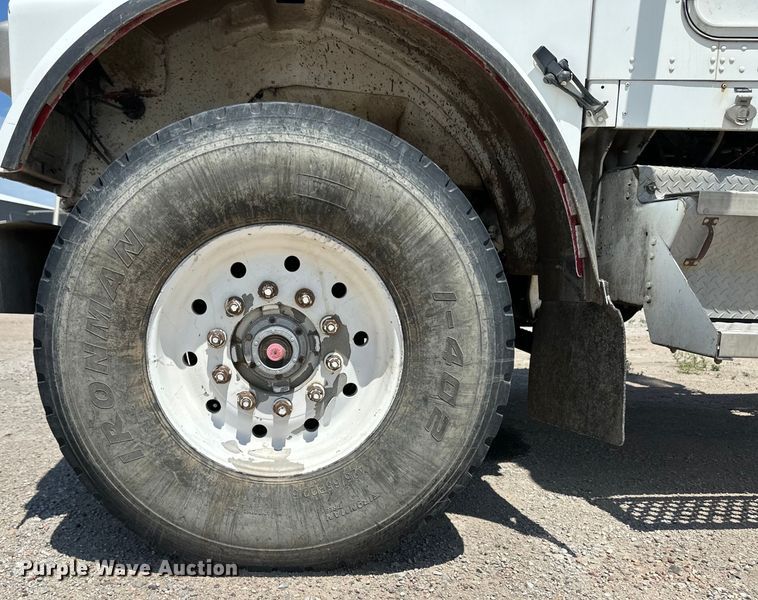 image for item OM9538 2006 Kenworth ready mix truck