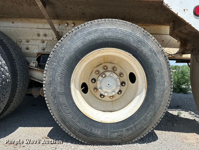 image for item OM9538 2006 Kenworth ready mix truck