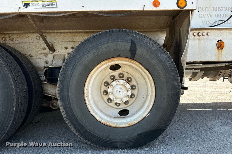 image for item OM9538 2006 Kenworth ready mix truck