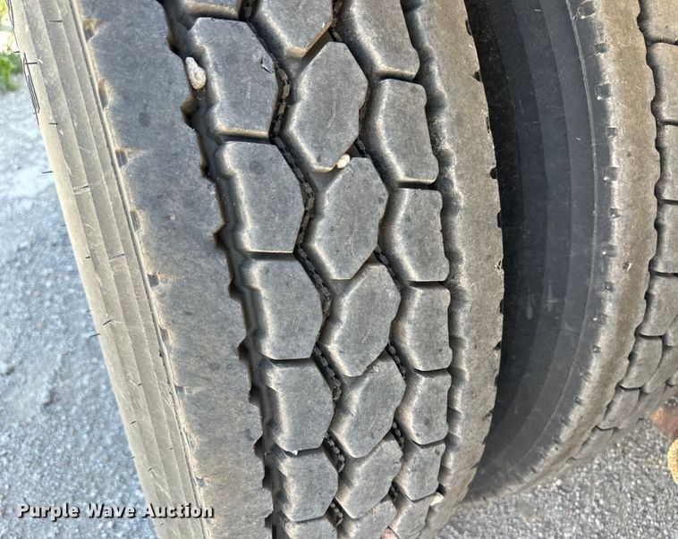 image for item OM9538 2006 Kenworth ready mix truck