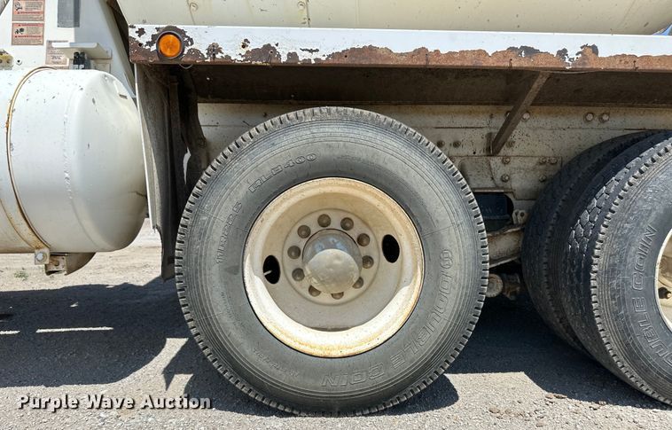 image for item OM9538 2006 Kenworth ready mix truck