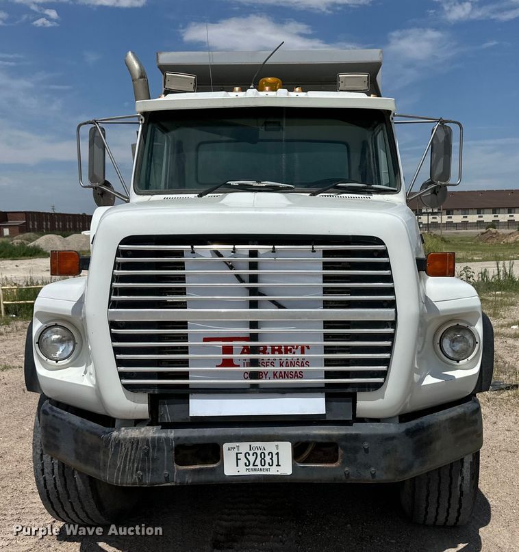 image for item OM9539 1995 Ford L9000 dump truck