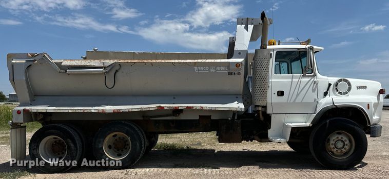 image for item OM9539 1995 Ford L9000 dump truck
