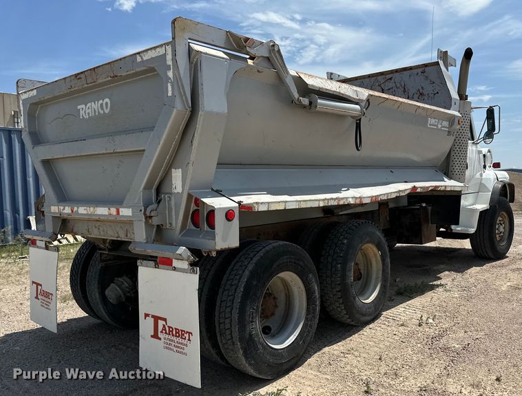 image for item OM9539 1995 Ford L9000 dump truck