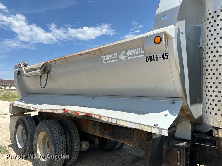 image for item OM9539 1995 Ford L9000 dump truck