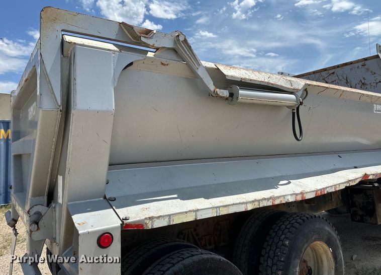 image for item OM9539 1995 Ford L9000 dump truck