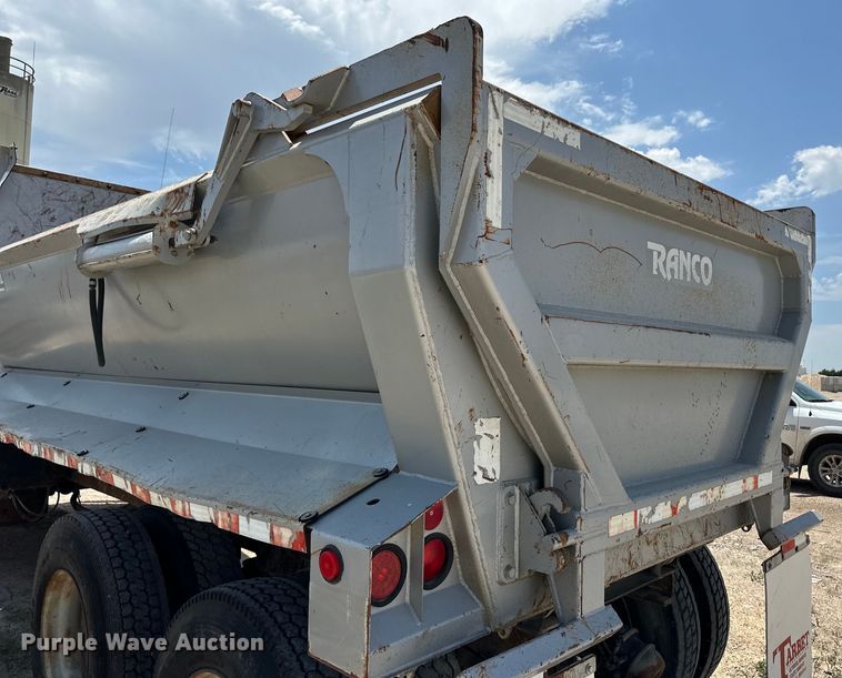 image for item OM9539 1995 Ford L9000 dump truck