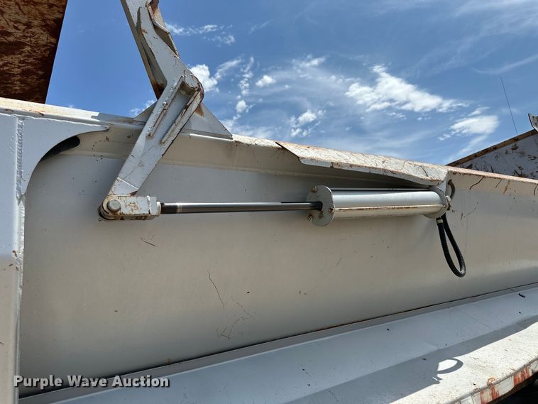 image for item OM9539 1995 Ford L9000 dump truck