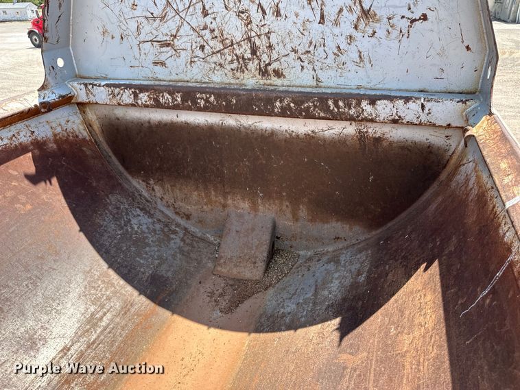 image for item OM9539 1995 Ford L9000 dump truck