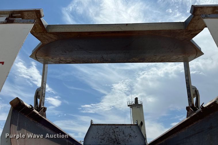 image for item OM9539 1995 Ford L9000 dump truck