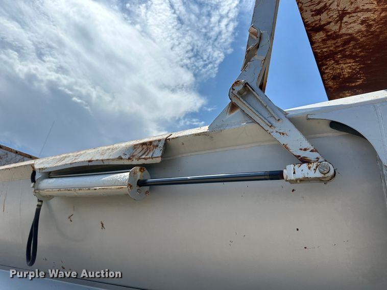 image for item OM9539 1995 Ford L9000 dump truck