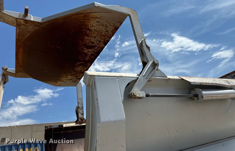 image for item OM9539 1995 Ford L9000 dump truck