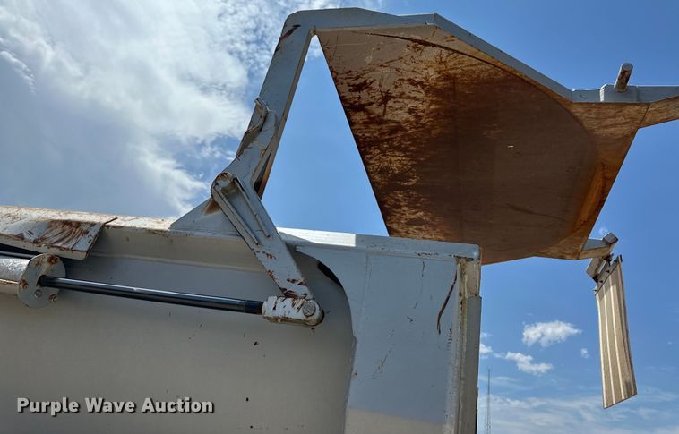 image for item OM9539 1995 Ford L9000 dump truck