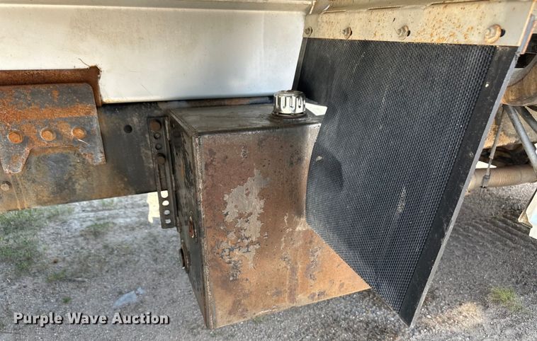 image for item OM9539 1995 Ford L9000 dump truck