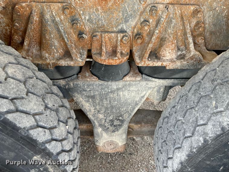 image for item OM9539 1995 Ford L9000 dump truck