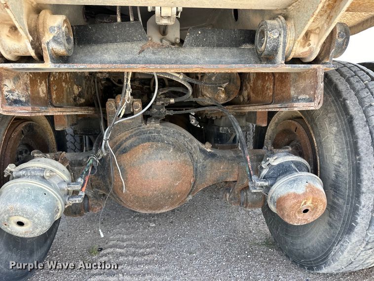 image for item OM9539 1995 Ford L9000 dump truck