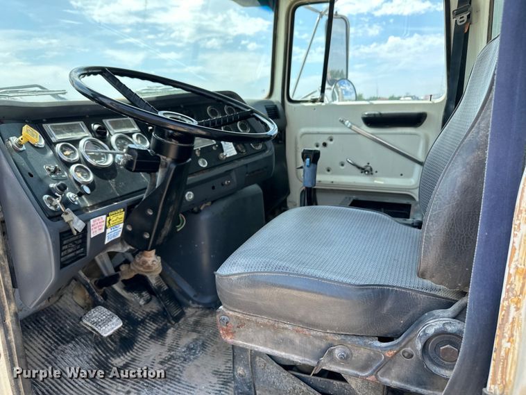 image for item OM9539 1995 Ford L9000 dump truck
