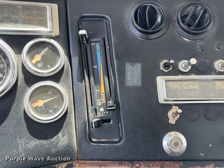 image for item OM9539 1995 Ford L9000 dump truck