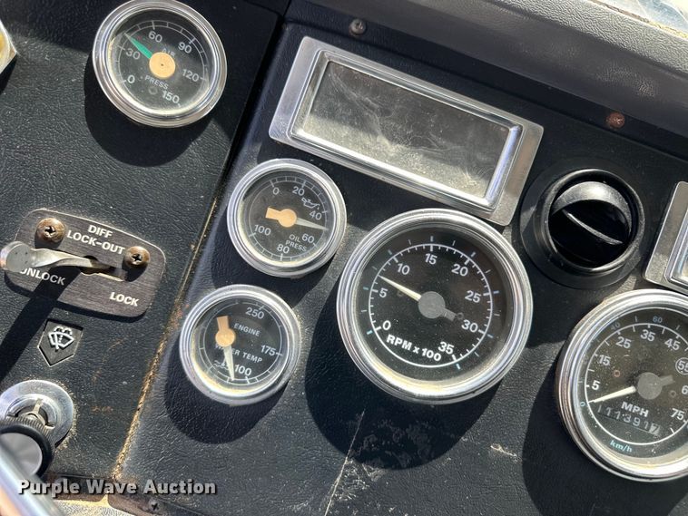 image for item OM9539 1995 Ford L9000 dump truck