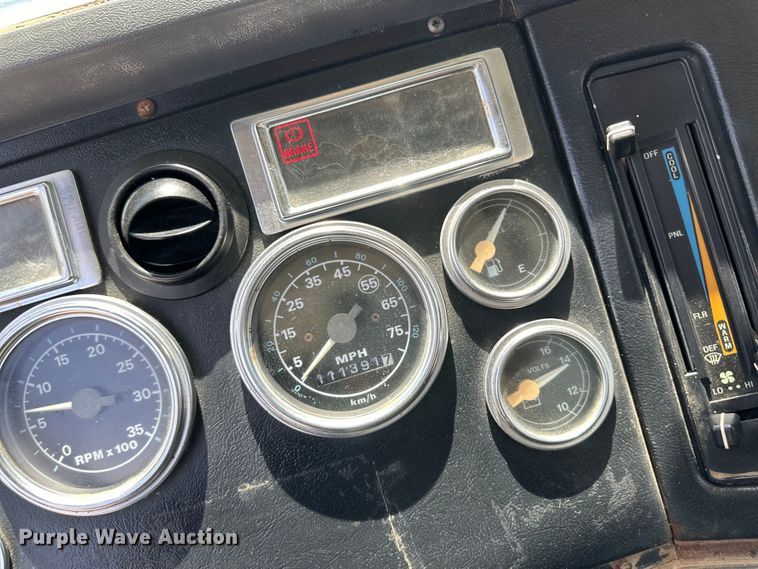 image for item OM9539 1995 Ford L9000 dump truck